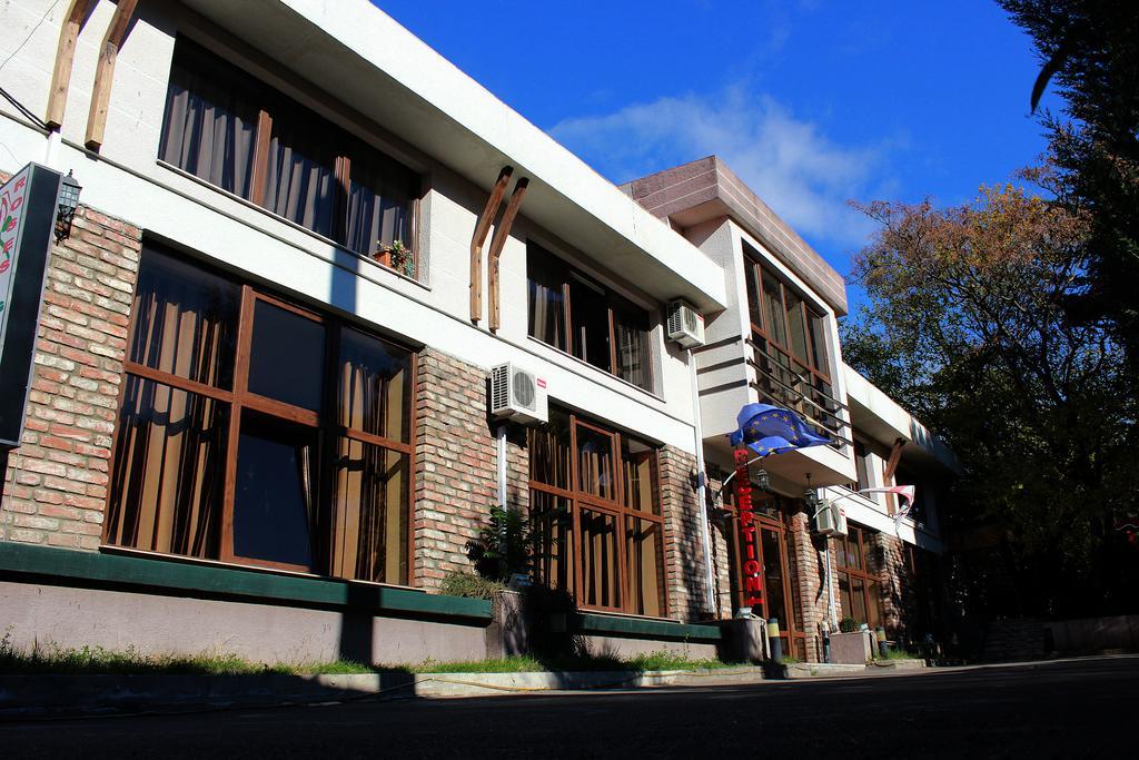 Roses Garden Hotel Tbilisi Exterior photo